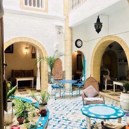 Riad Lalla Zina Есувейра Екстериор снимка